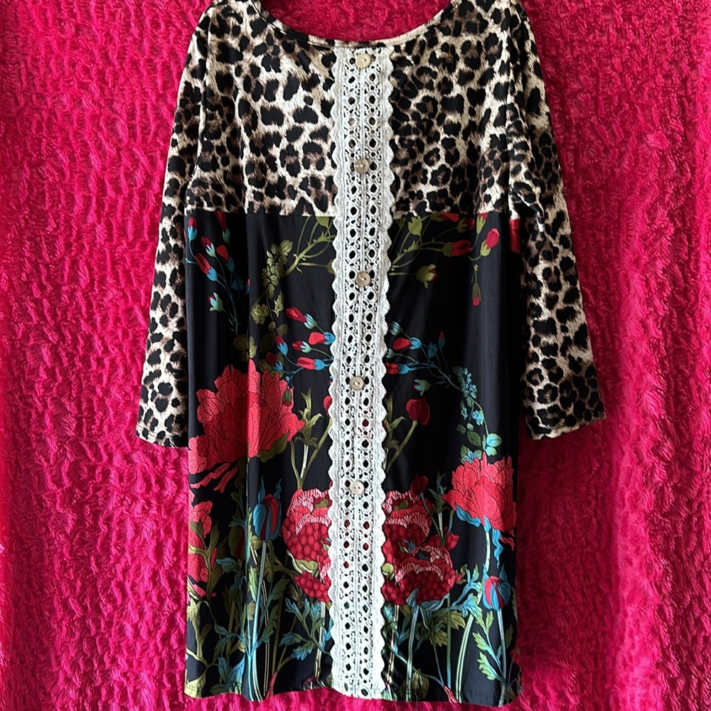 Women’s boutique top/dress - Picture 2 of 2